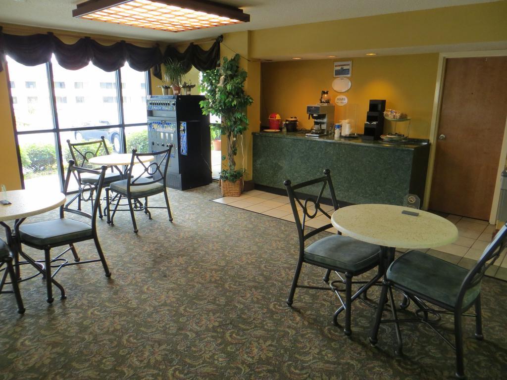 Budgetel Inn & Suites Macon Esterno foto