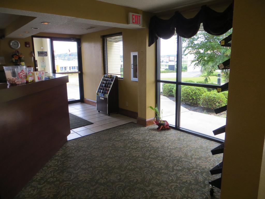 Budgetel Inn & Suites Macon Esterno foto