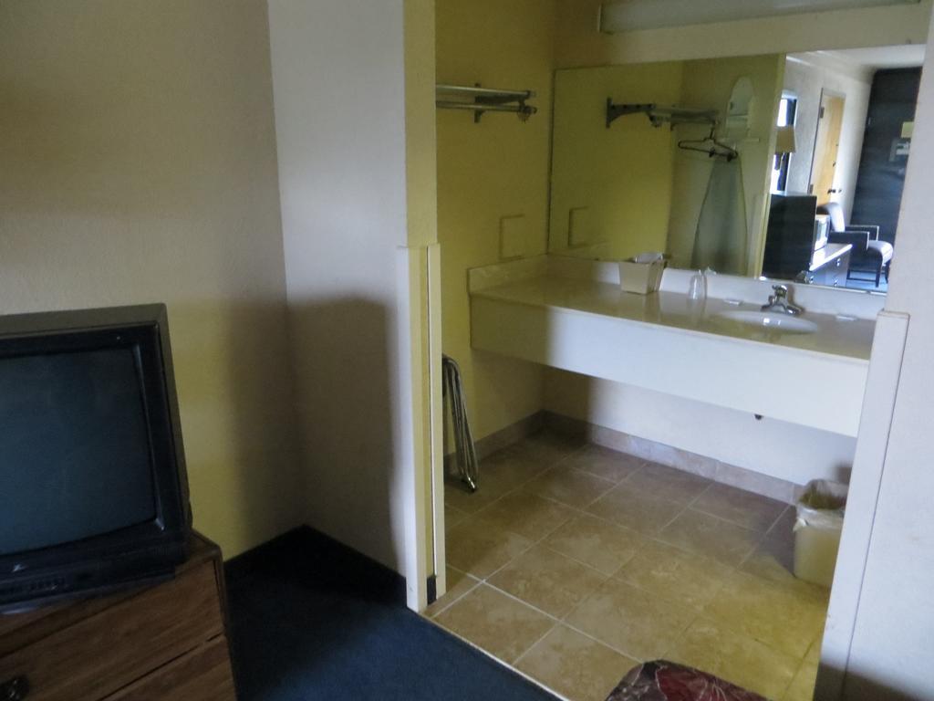 Budgetel Inn & Suites Macon Esterno foto