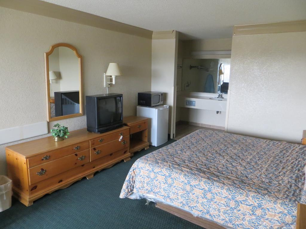 Budgetel Inn & Suites Macon Esterno foto