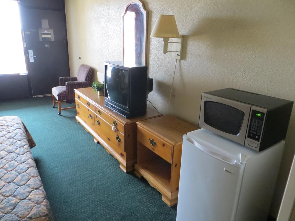 Budgetel Inn & Suites Macon Esterno foto